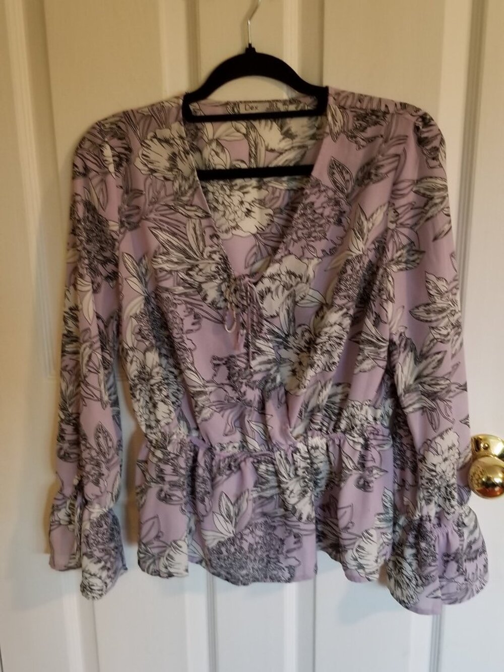 NWOT pretty Dex blouse, size M